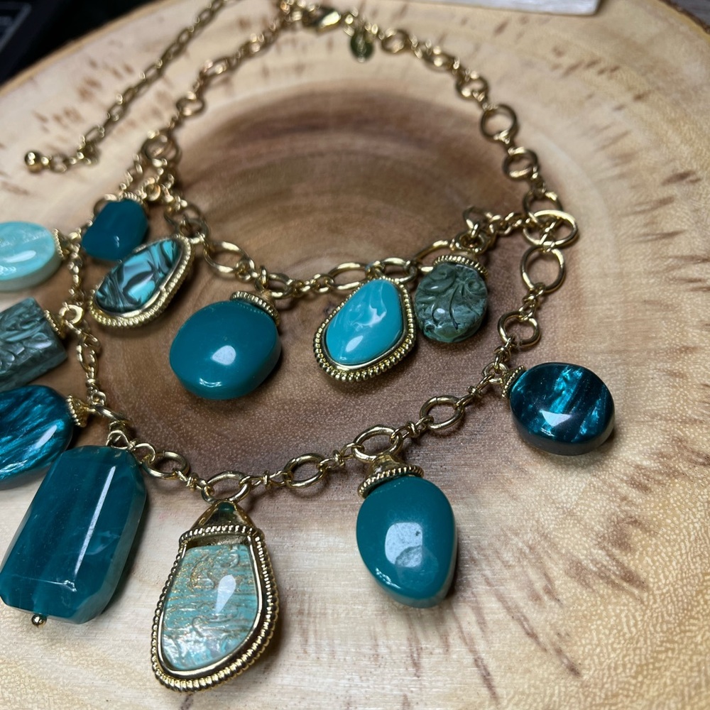 VTG| Chicos Carved Teal Statement Necklace 💙✨ - Picture 4 of 8